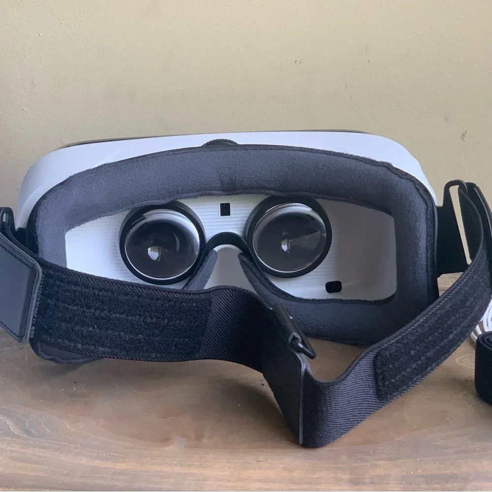 Samsung Gear VR powered by oculus